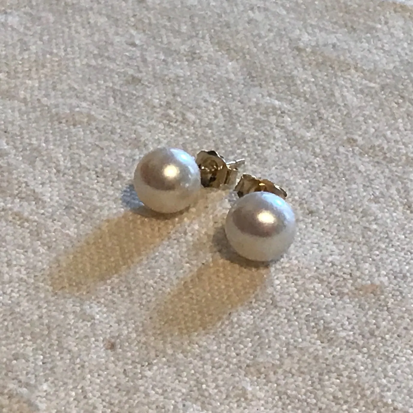 Classic pearl post earrings