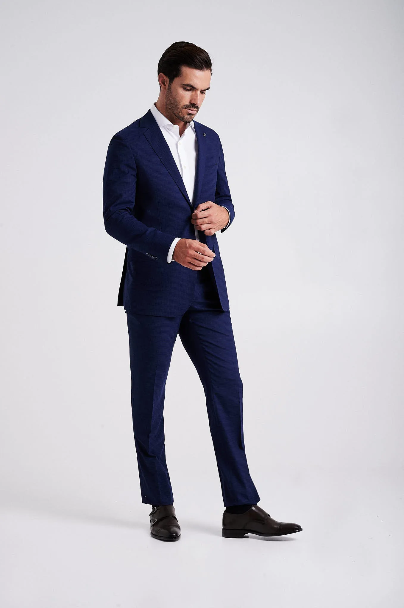 Slim fit wool stretch suit